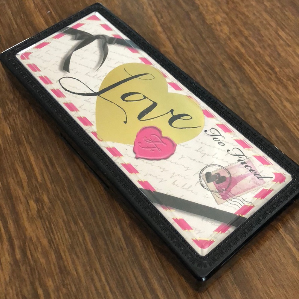 Two Faced Eyeshadow Pallete